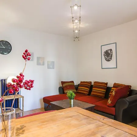 Nelson Mandela Forum Flat *