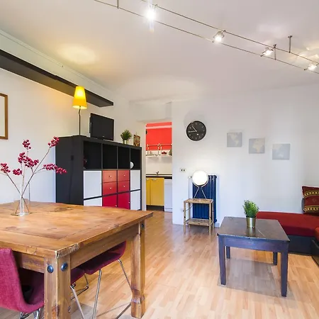 Nelson Mandela Forum Flat Florencia